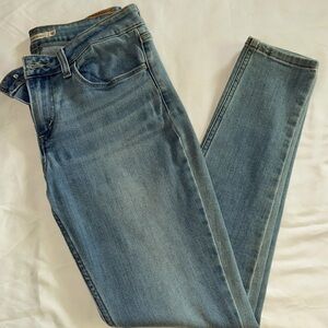 Levi’s 535 light washed Super Skinny Jeans Size 30